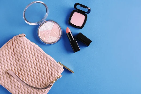 Kozmetik çanta ve makyaj ürünleri