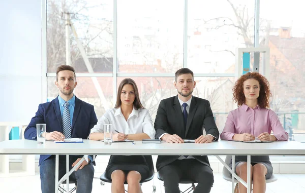 Job interview concept. Commissie van de menselijke hulpbronnen in het moderne kantoor — Stockfoto