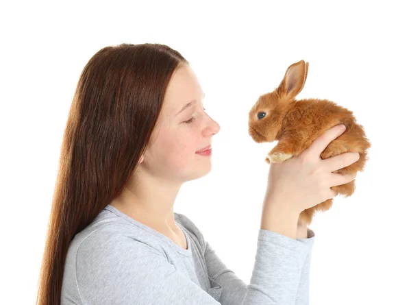 Niña sosteniendo conejo pequeño — Foto de Stock