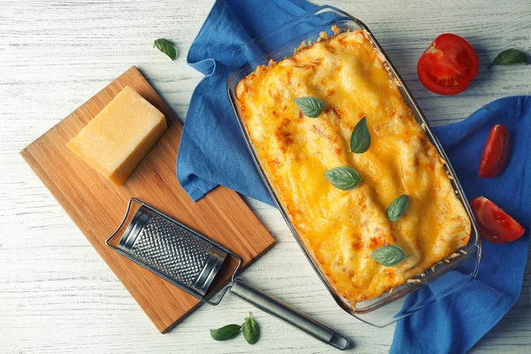 Traditional lasagna in glass baking dish — Stock Photo, Image