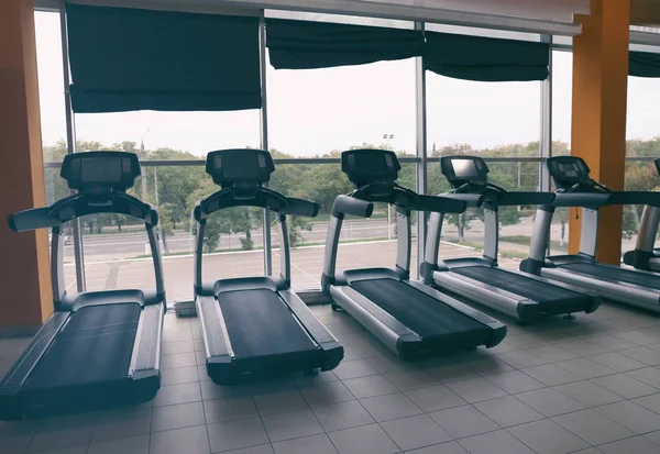 Treadmills in a row in gym — Stock Photo, Image