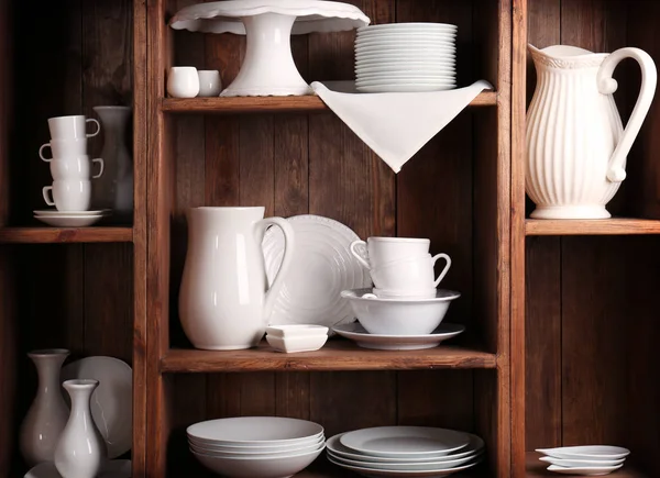 Белая деревенская посуда — стоковое фото
