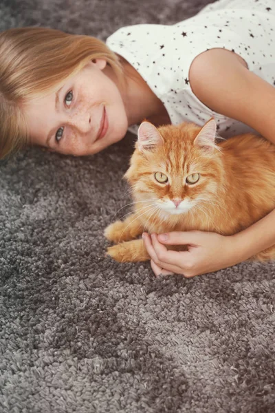 Little girl with red fluffy cat — Stock Photo, Image