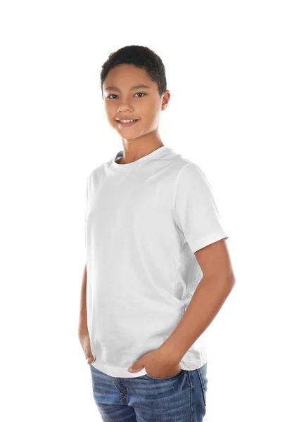 Afro-amerikai fiú fehér póló — Stock Fotó