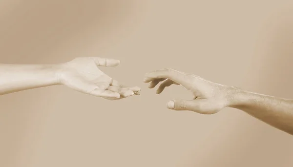 Mężczyzna i kobieta ręce dotykając — Zdjęcie stockowe