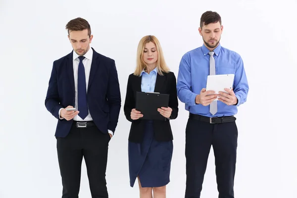 Groep mensen wachten op sollicitatiegesprek — Stockfoto