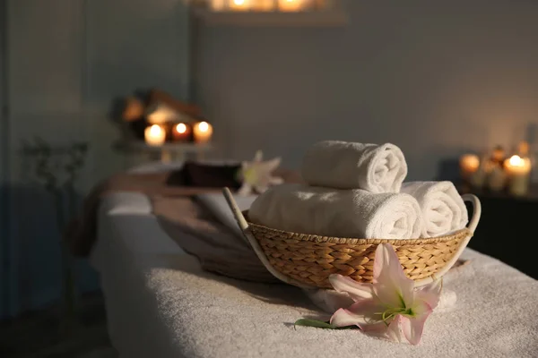 Spa towels in wicker basket — Stock Photo, Image