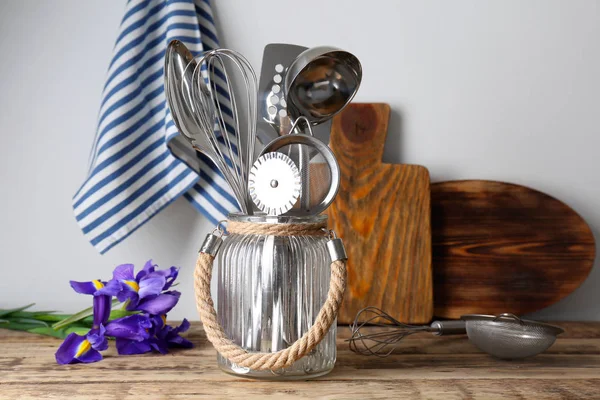 Kitchen utensils and flowers — Stock Photo, Image