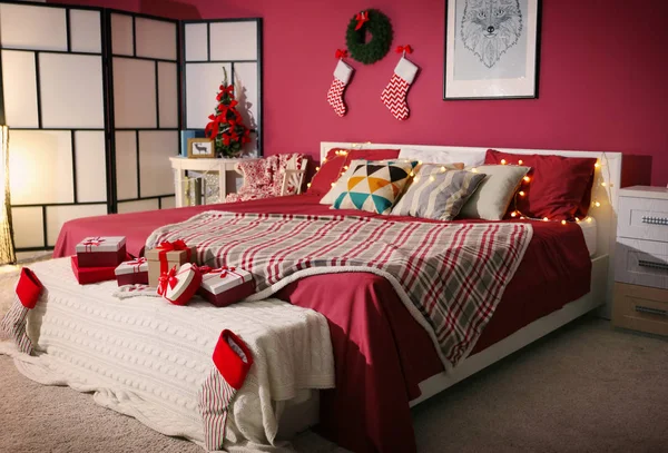 Habitación decorada para Navidad — Foto de Stock