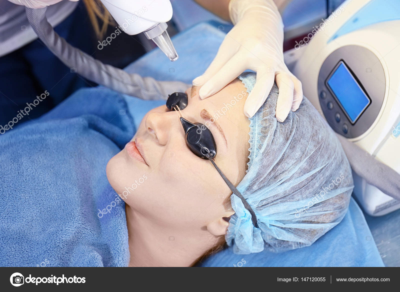 Лазерное удаление татуажа. Сведение бровей лазером. Удалить перманентный макияж бровей лазером. Перманентный макияж. Удаление перманентного макияжа лазером.