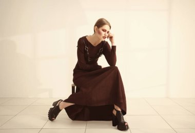 Yaratıcı makyaj ile genç modeli