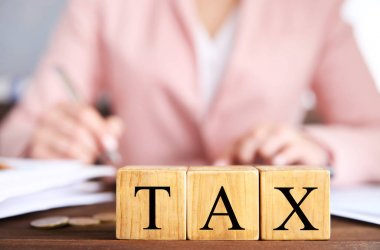 Ahşap küpleri ile metin