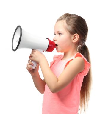 Megafon ile sevimli küçük kız  