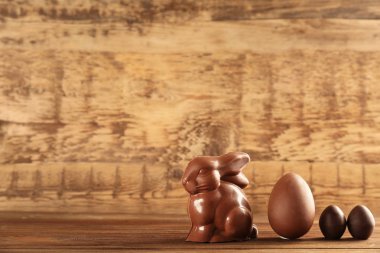 çikolata Paskalya tavşanı ve yumurta