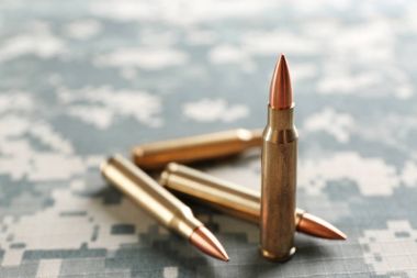 Kamuflaj arka plan üzerinde madde işaretleri