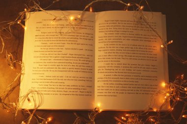 kitap ve güzel garland