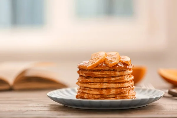 Ízletes palacsinta narancs szelet — Stock Fotó