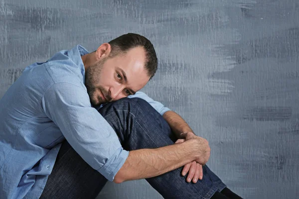 Knappe depressieve man — Stockfoto