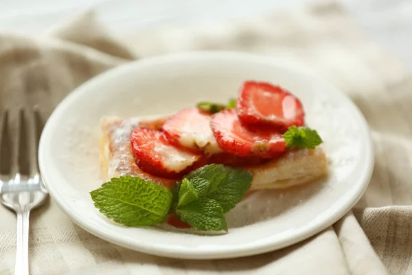Sweet tasty pastry with strawberries — Stock Photo, Image
