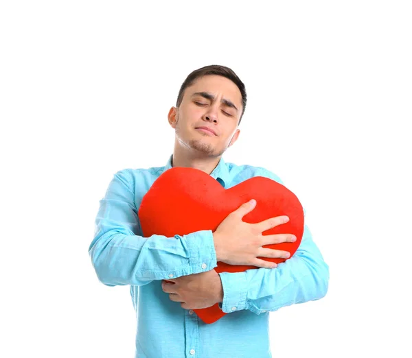 Knappe man met rood hart op witte achtergrond — Stockfoto