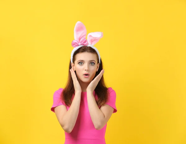兔子耳朵的女孩 — 图库照片