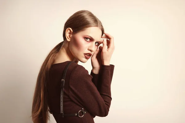 Ung modell med kreativ makeup — Stockfoto