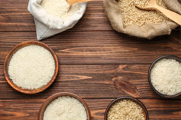 Schalen und Beutel mit Reis — Stockfoto