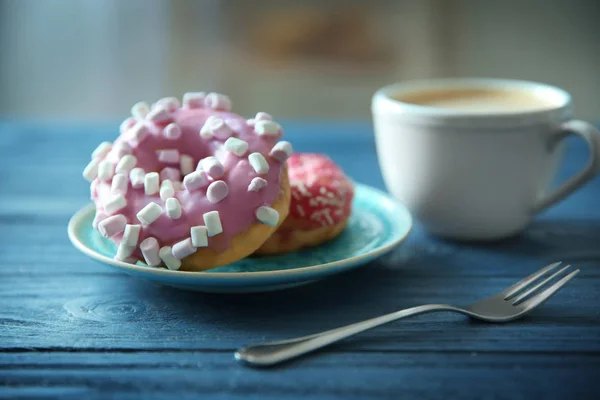 Doughnuts and cup of coffee — Stock Photo, Image