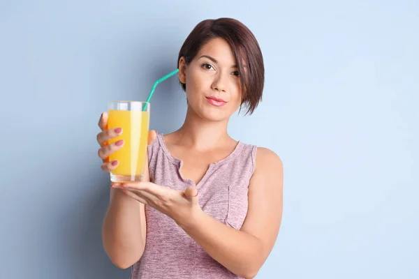 Woman with glass of orange juice — Stock Photo, Image