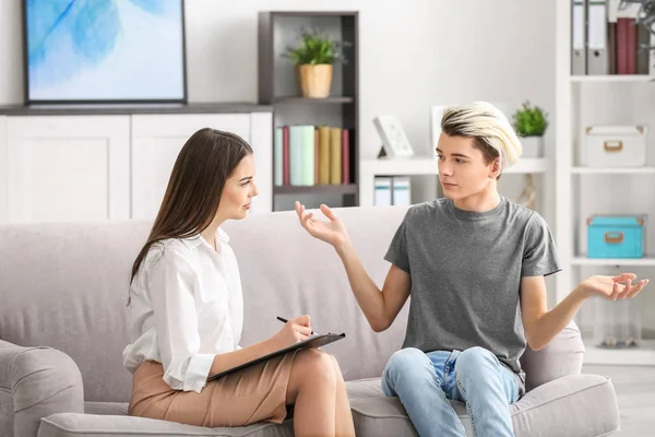 Psychologist working with teenager boy — Stock Photo, Image