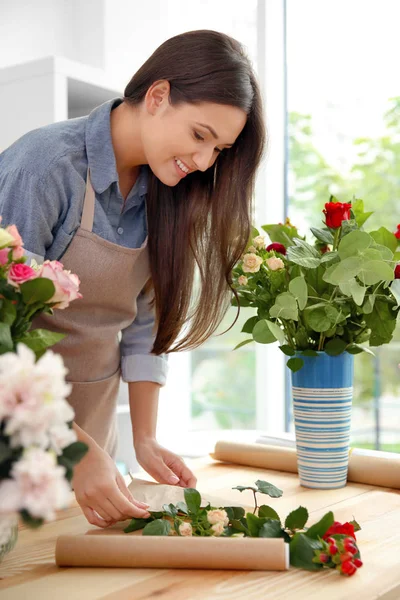 Pretty young florist — Stock Photo, Image