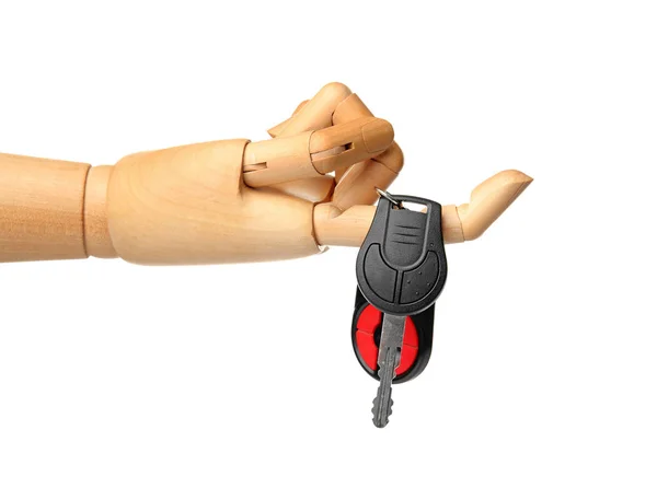 Drewniana ręka trzyma klucze do samochodu — Zdjęcie stockowe