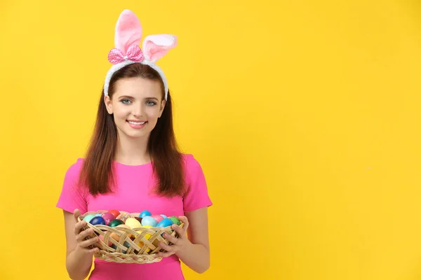 Fille avec des oreilles de lapin — Photo