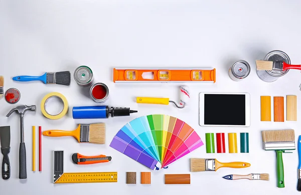 Rolo Pintura Com Amostras Cor Outras Ferramentas Mesa Trabalho — Fotografia de Stock