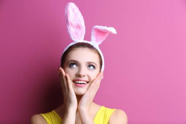 tavşan kulaklı kız