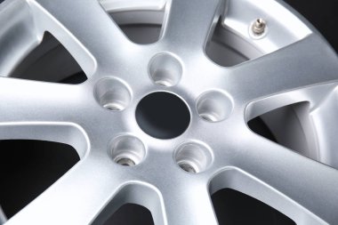 Araba tekerlek üzerinde karanlık