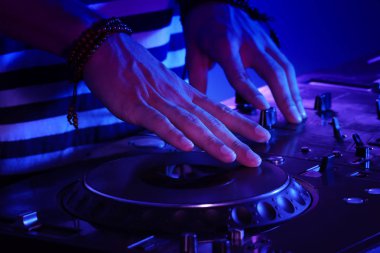 Dj mikser parça karıştırma