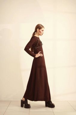 Yaratıcı makyaj ile genç modeli