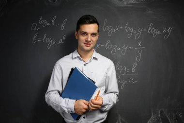 Yakışıklı genç öğretmen 