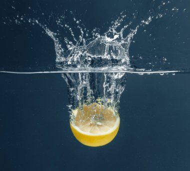 Limonlu suya düşen