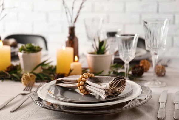 Tisch serviert mit Sukkulenten — Stockfoto