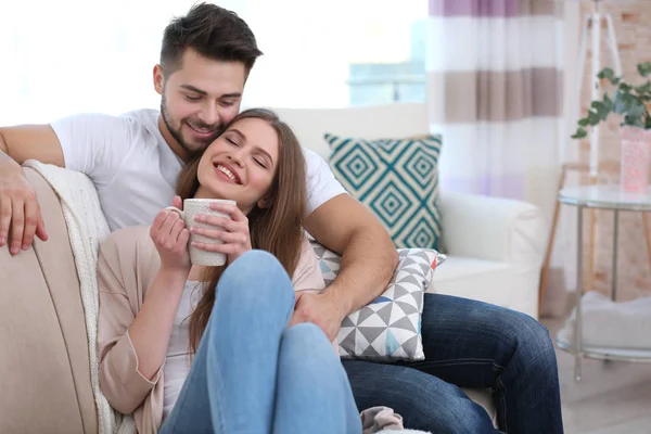 Young couple on sofa — Stock Photo, Image