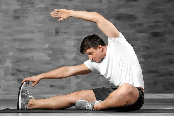 Jovem desportista bonito — Fotografia de Stock