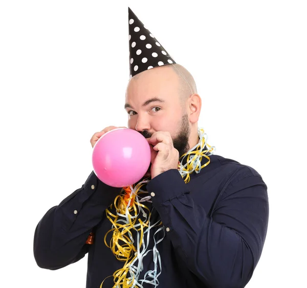Homem com decoração de aniversário inflando balão — Fotografia de Stock