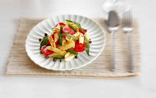 Välsmakande penne pasta med tomater — Stockfoto