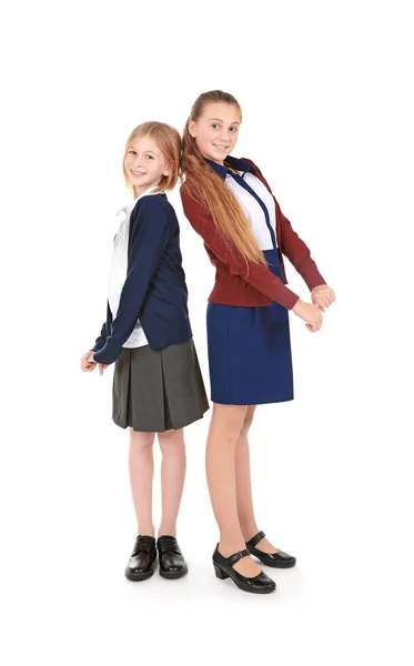 Dvě roztomilé dívky ve školní uniformě — Stock fotografie