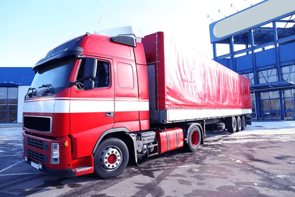 Moderne Semi vrachtwagen — Stockfoto
