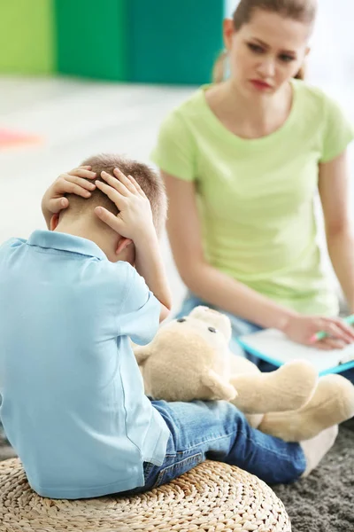 Psychologist working with  boy — Stock Photo, Image