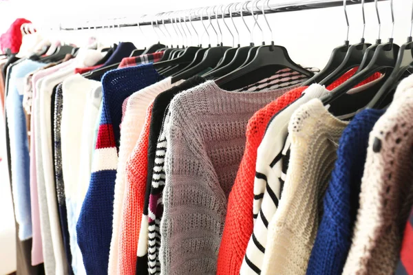 Különböző ruhát akasztók — Stock Fotó