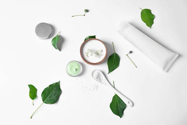 천연 화장품과 잎 — 스톡 사진